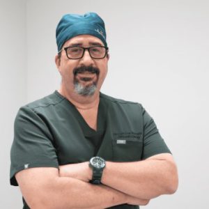 Médico puertorriqueño realiza cirugías inspiradas en Jesús: “Soy solo un instrumento”